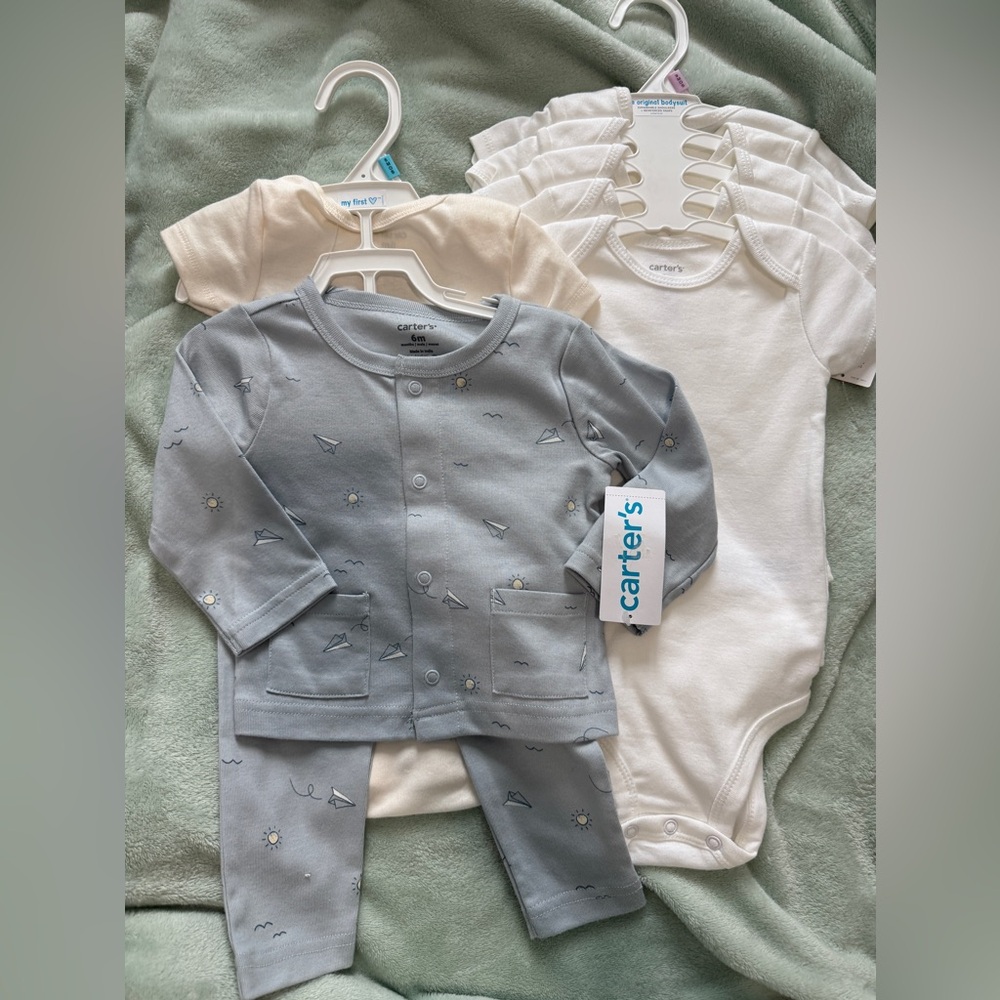 Brand New Carter’s Bundle Unisex Size 6M and 9M please read the details!